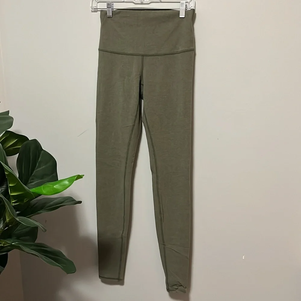Lululemon Wonder high rise leggings. Sz 8. Size tag removed. 29” inseam. - Picture 5 of 5